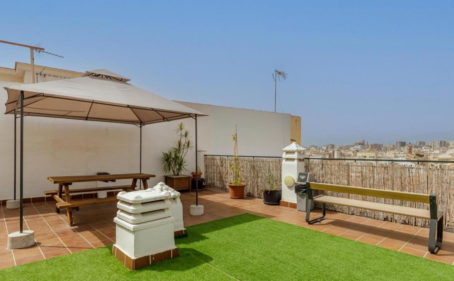 Apartamento Centrico La Merced - Free Parking & Free Gym Малага Екстериор снимка